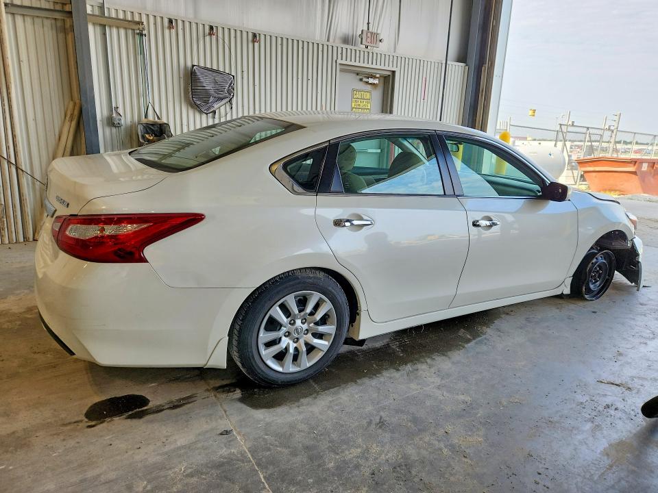 Photo 3 from auction – 2016 NISSAN ALTIMA with VIN 1N4AL3AP7GN361852