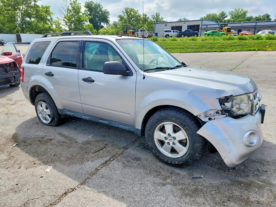 Photo 4 from auction – 2011 FORD ESCAPE with VIN 1FMCU0DG4BKA69317