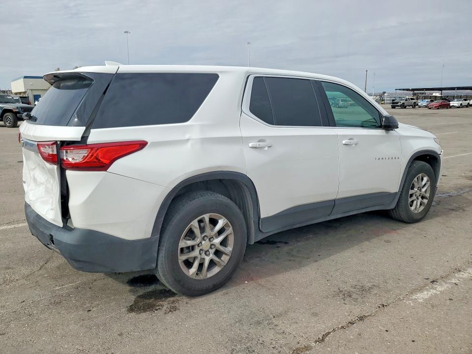 Photo 3 from auction – 2018 CHEVROLET TRAVERSE with VIN 1GNERFKW9JJ215976