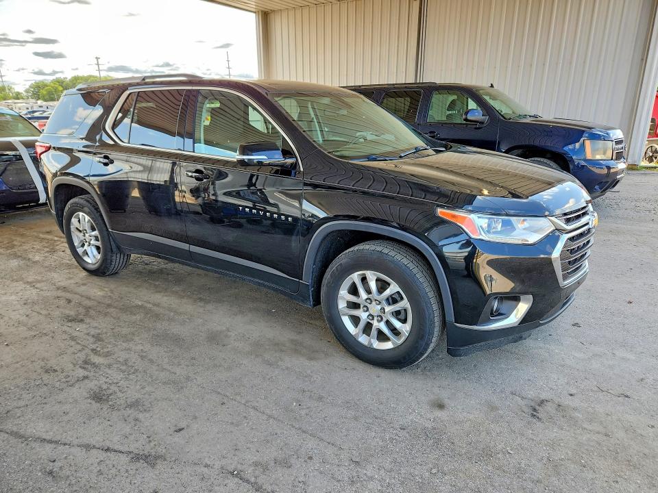 Photo 4 from auction – 2018 CHEVROLET TRAVERSE with VIN 1GNERGKW0JJ119952