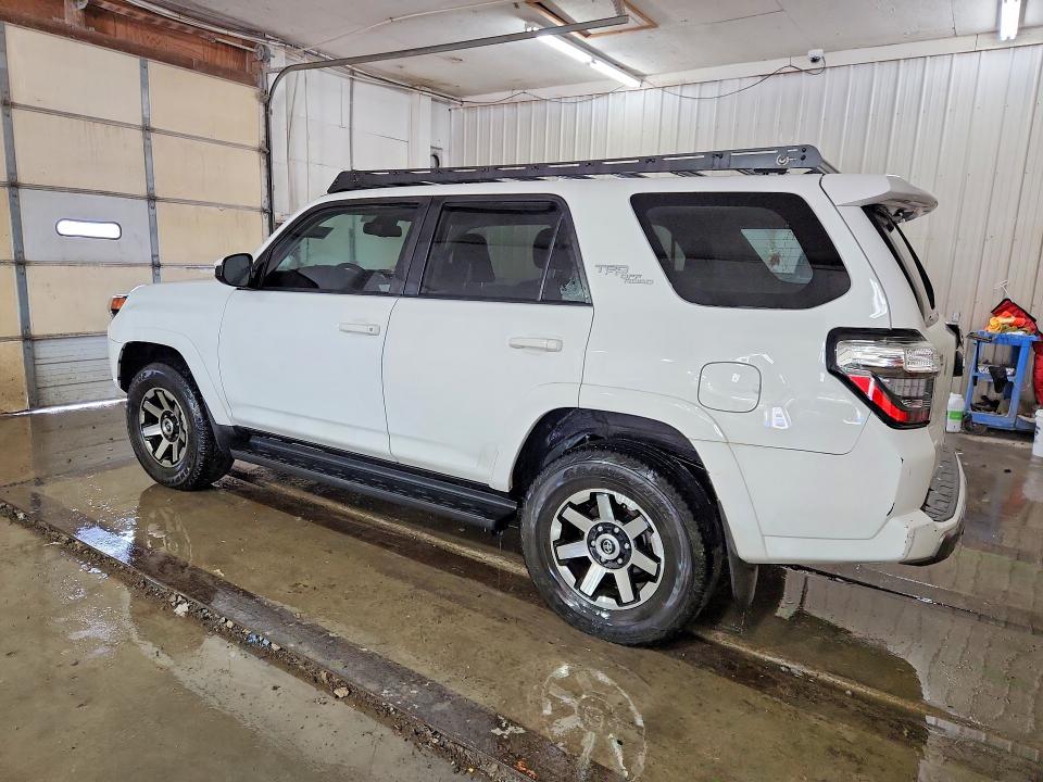 Photo 2 from auction – 2020 TOYOTA 4RUNNER with VIN JTEBU5JR6L5805298
