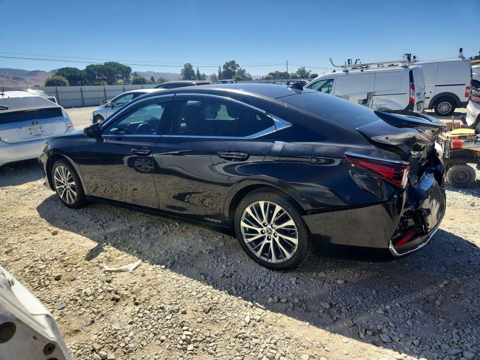 Photo 2 from auction – 2021 LEXUS ES with VIN 58ADA1C16MU002122