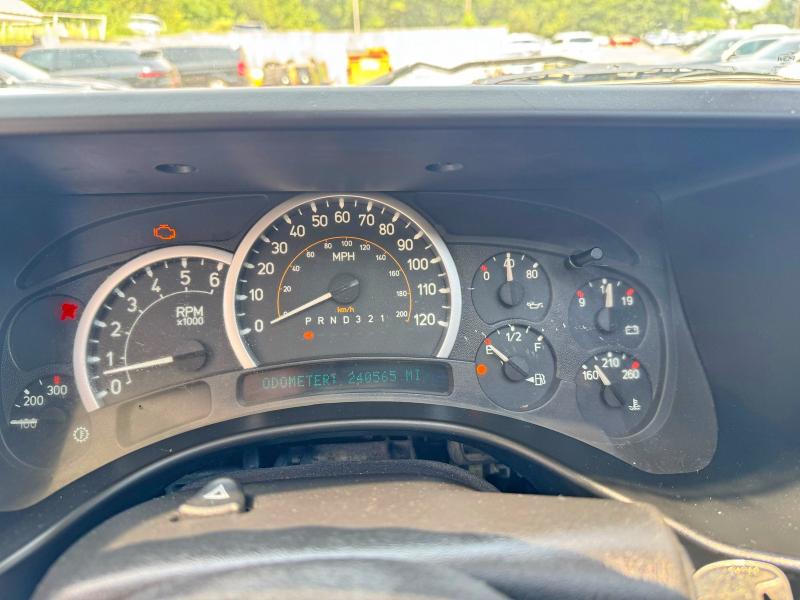 Photo 8 from auction – 2006 HUMMER H2 with VIN 5GRGN23U06H106175