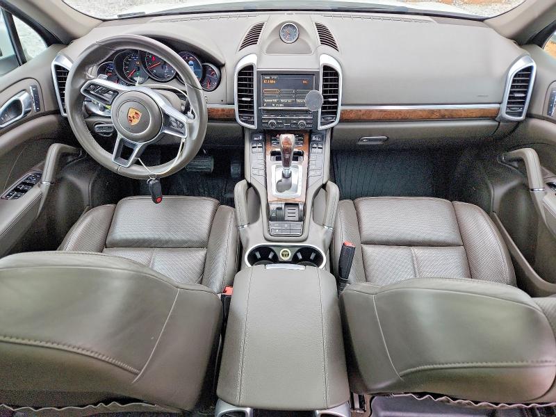 Снимка 8 от търг – 2016 PORSCHE CAYENNE с VIN WP1AA2A28GKA36027