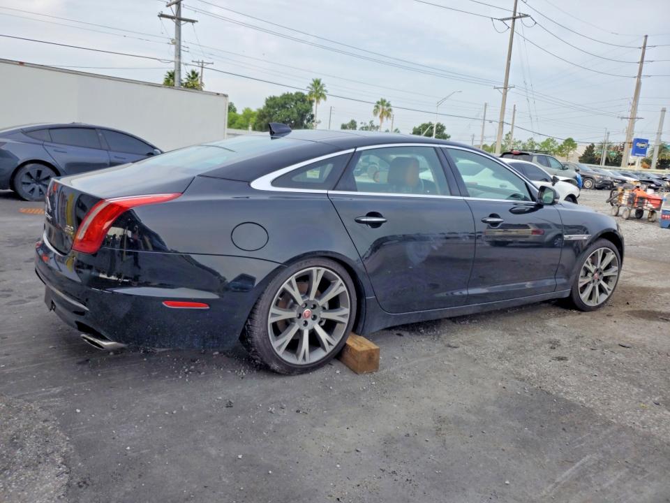 Zdjęcie 3 z aukcji – 2017 JAGUAR XJL z VIN SAJWJ2GD2H8W08080