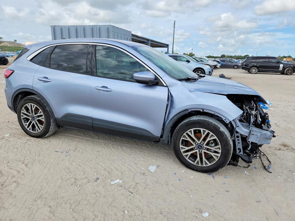 Photo 4 from auction – 2022 FORD ESCAPE with VIN 1FMCU0H67NUA81097