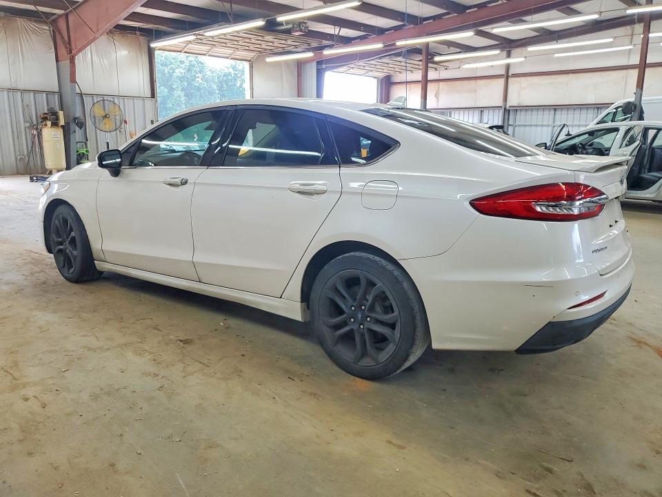 Photo 2 from auction – 2019 FORD FUSION with VIN 3FA6P0HD1KR111520