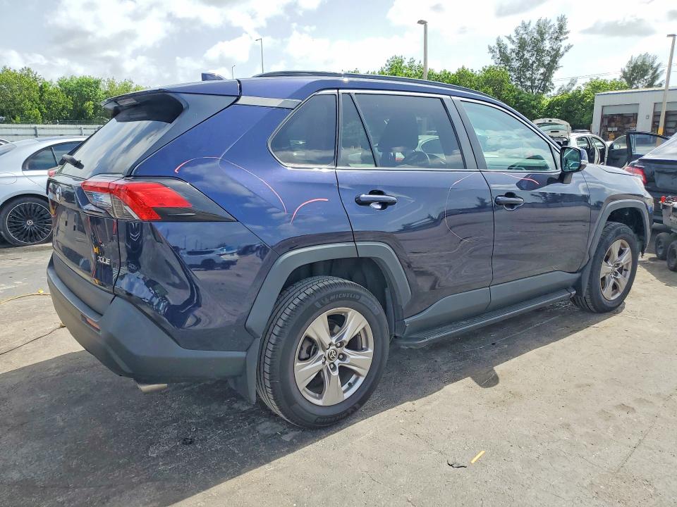 Photo 3 from auction – 2023 TOYOTA RAV4 with VIN 2T3W1RFV3PW267623