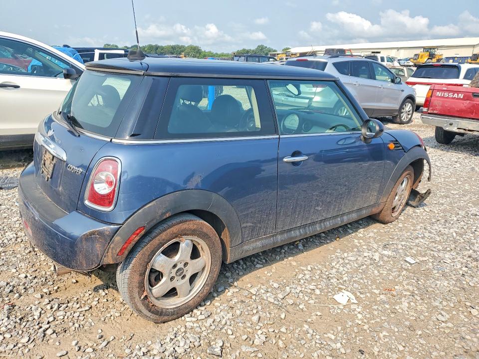 Photo 3 from auction – 2011 MINI COOPER with VIN WMWSU3C59BT096232