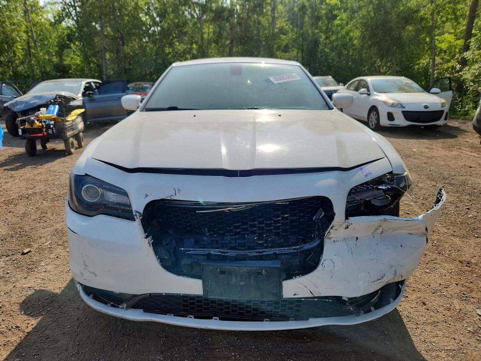 Photo 5 from auction – 2019 CHRYSLER 300 with VIN 2C3CCAGG7KH640576