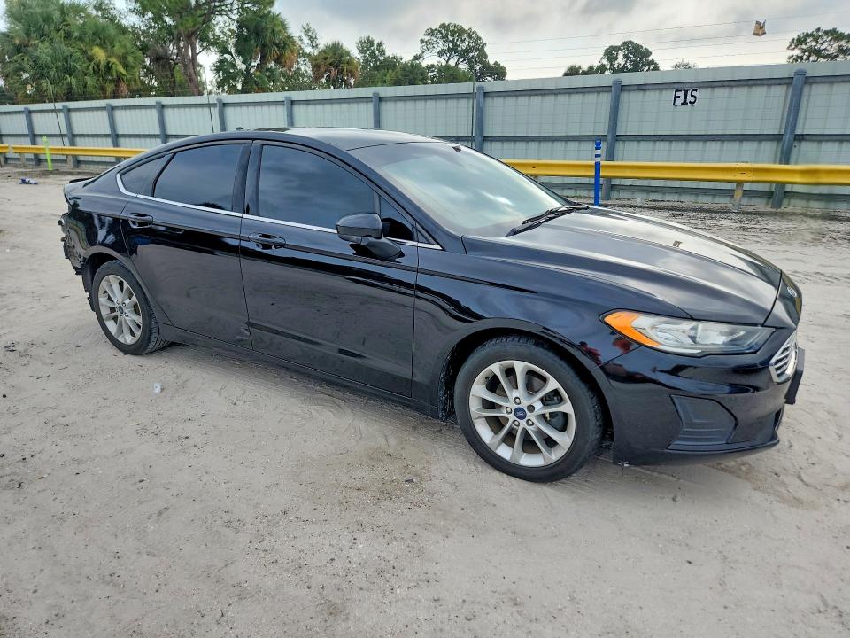 Photo 4 from auction – 2019 FORD FUSION with VIN 3FA6P0LU7KR207501