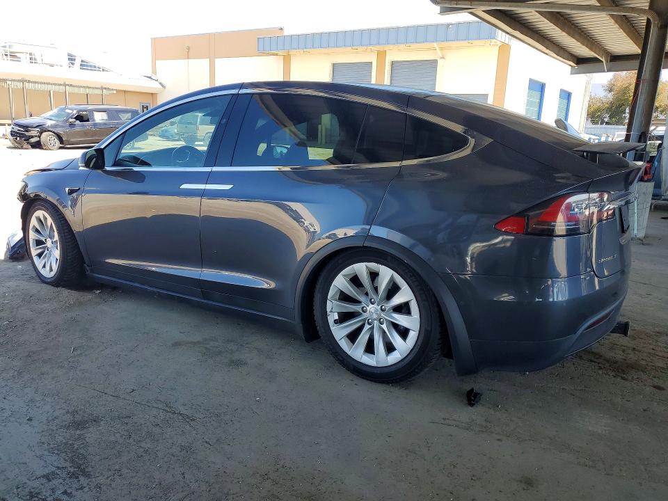 Photo 2 from auction – 2017 TESLA MODEL X with VIN 5YJXCBE27HF044392