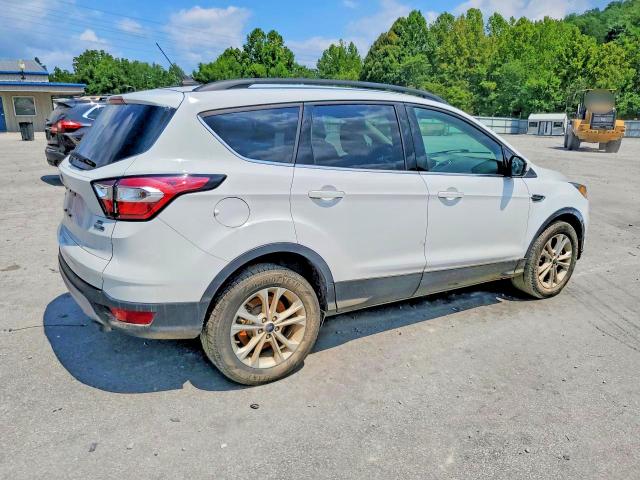 Photo 3 from auction – 2018 FORD ESCAPE with VIN 1FMCU9GD5JUD17406