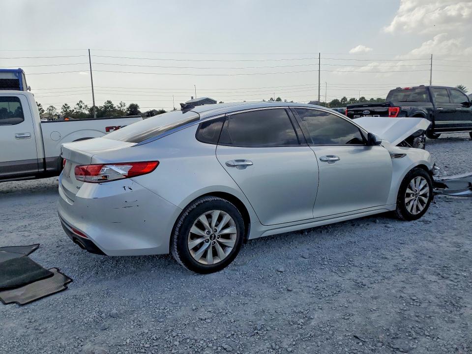 Photo 3 from auction – 2017 KIA OPTIMA with VIN 5XXGU4L31HG150810