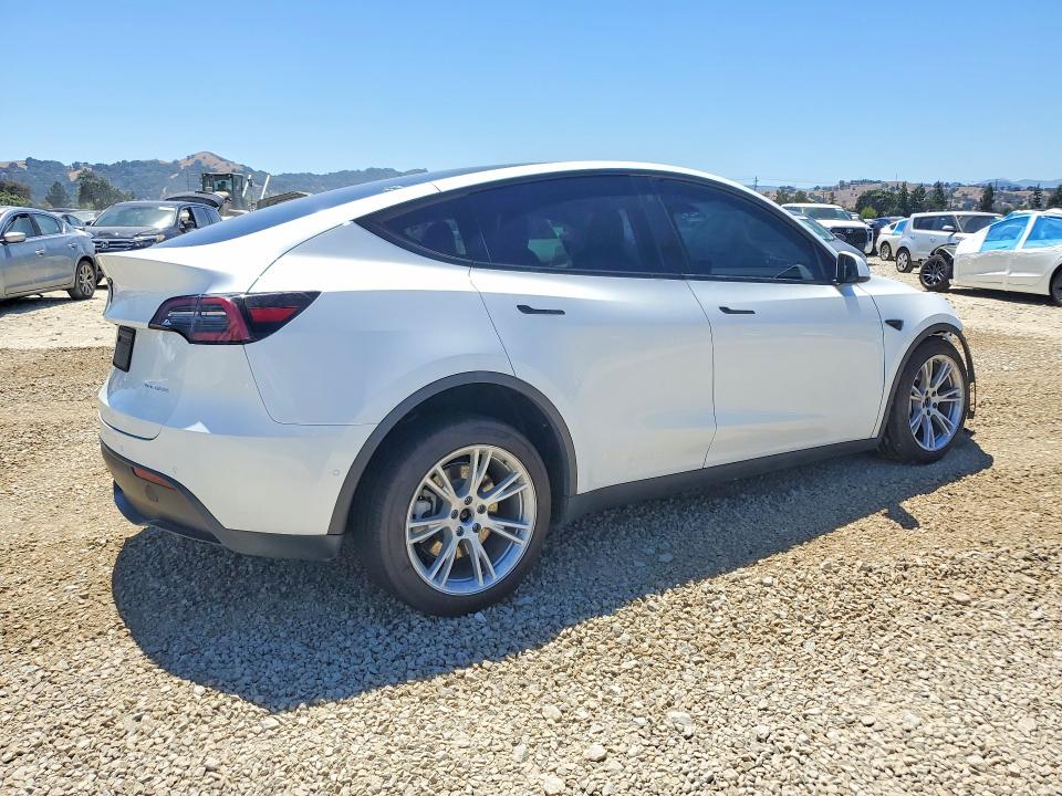 Photo 3 from auction – 2022 TESLA MODEL Y with VIN 7SAYGDEE5NF385187