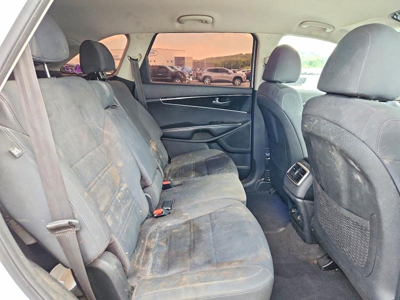 Photo 11 from auction – 2019 KIA SORENTO with VIN 5XYPG4A35KG511159