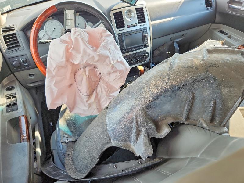 Photo 8 from auction – 2006 CHRYSLER 300C with VIN 2C3LA63H76H274612