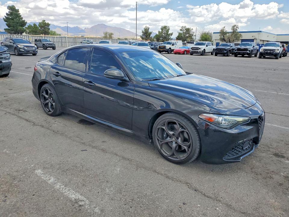 Photo 4 from auction – 2019 ALFA ROMEO GIULIA with VIN ZARFAMAN2K7622365