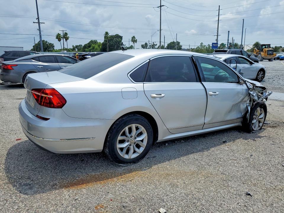 Photo 3 from auction – 2016 VOLKSWAGEN PASSAT with VIN 1VWAT7A30GC053462