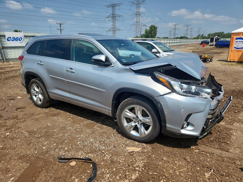 Photo 4 from auction – 2017 TOYOTA HIGHLANDER with VIN 5TDDZRFH3HS458889