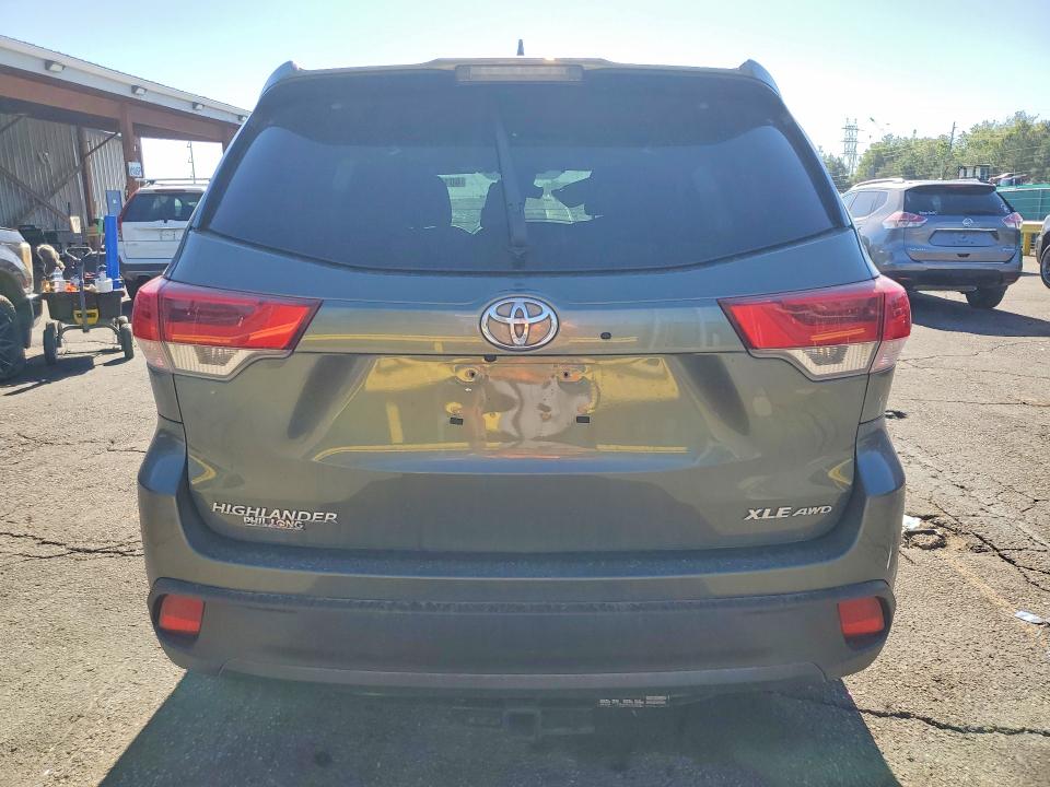 Photo 6 from auction – 2017 TOYOTA HIGHLANDER with VIN 5TDJZRFH1HS391406