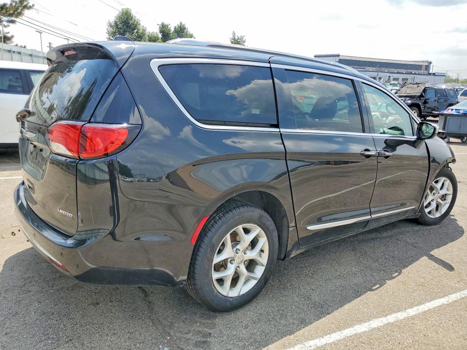 Photo 3 from auction – 2020 CHRYSLER PACIFICA with VIN 2C4RC1GG8LR112823