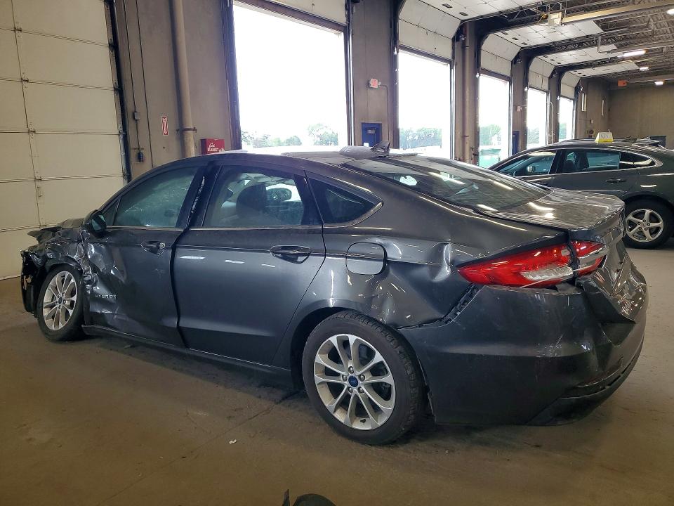 Photo 2 from auction – 2019 FORD FUSION with VIN 3FA6P0LU2KR261482