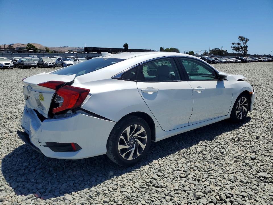 Zdjęcie 3 z aukcji – 2017 HONDA CIVIC z VIN 19XFC2F7XHE214773