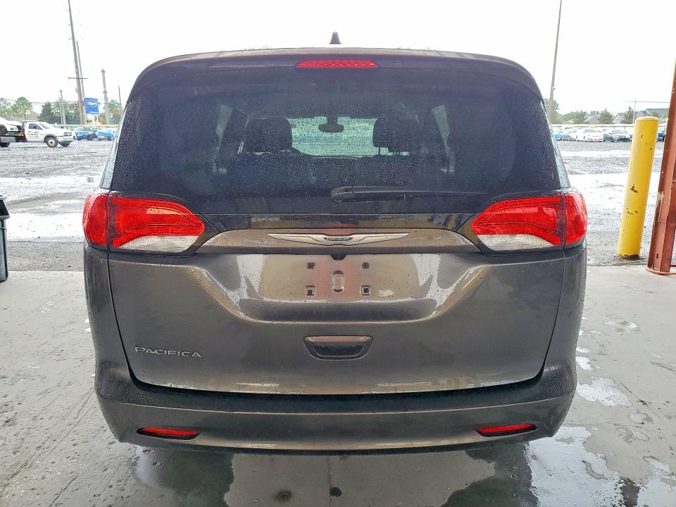 Photo 6 from auction – 2017 CHRYSLER PACIFICA with VIN 2C4RC1DG6HR503920