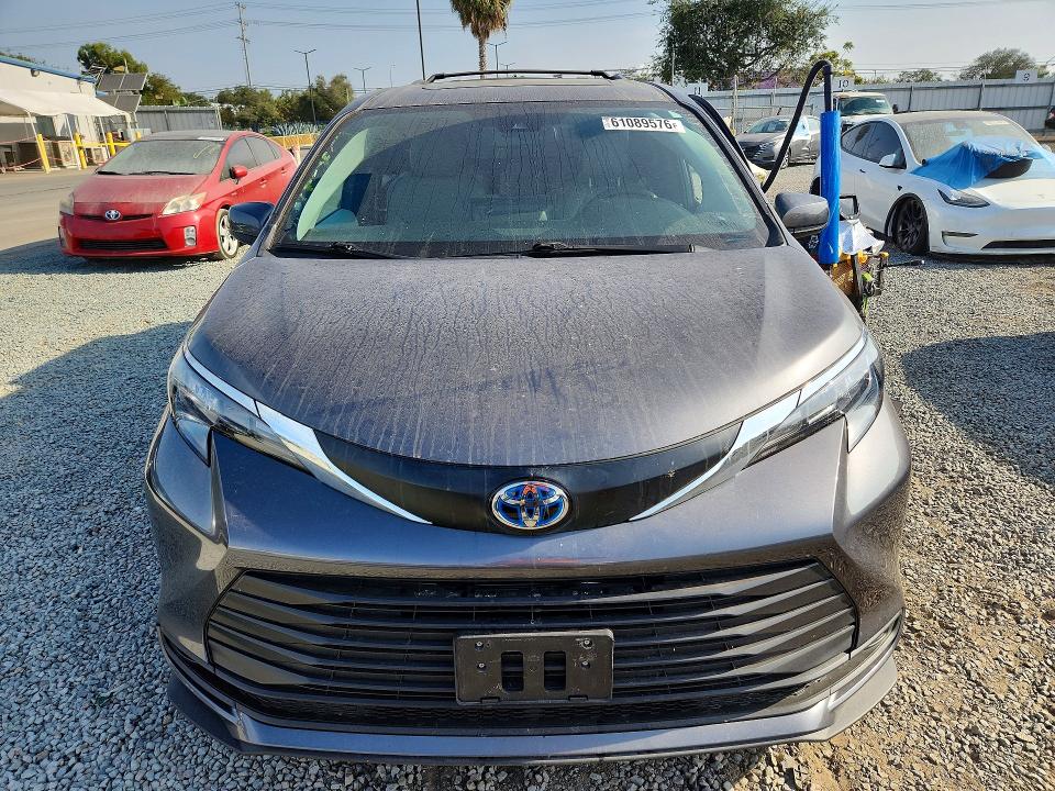 Photo 5 from auction – 2025 TOYOTA SIENNA with VIN 5TDBRKEC0SS247693