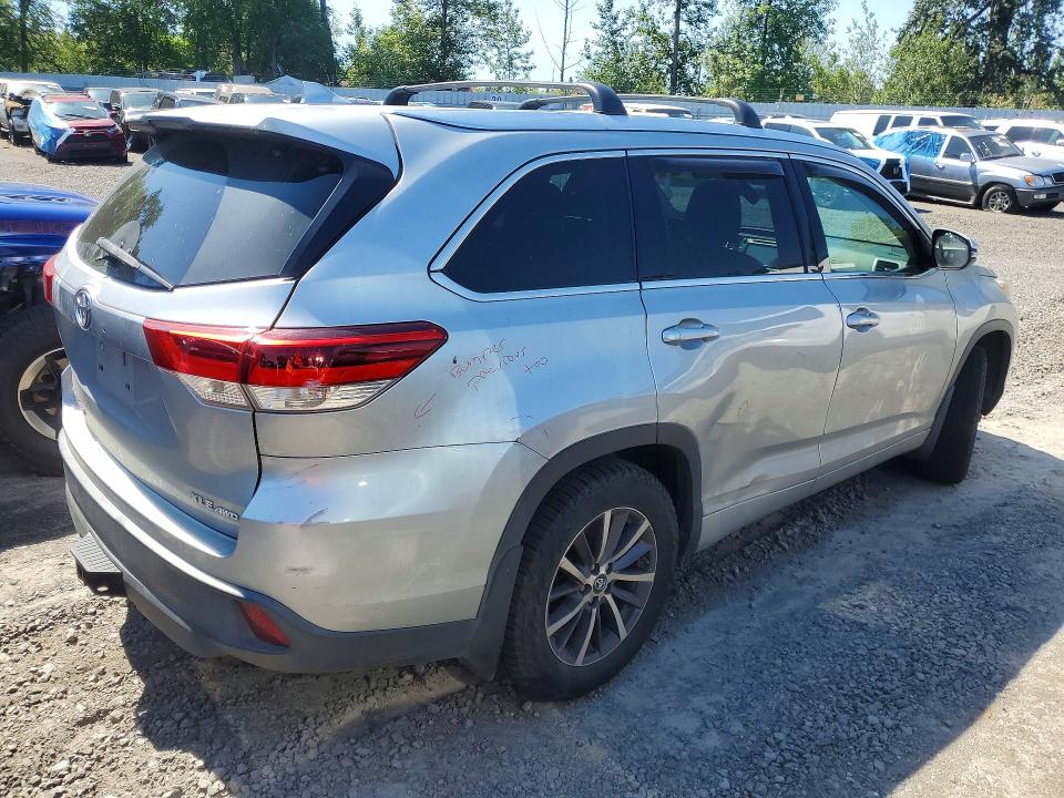 Photo 3 from auction – 2017 TOYOTA HIGHLANDER with VIN 5TDJZRFH1HS511706