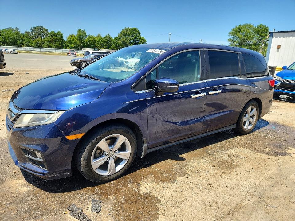HONDA ODYSSEY 2018 with VIN 5FNRL6H79JB111703 - Photo from auction