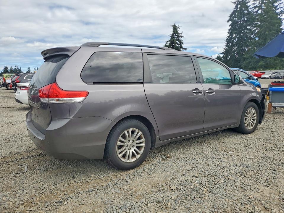 Photo 3 from auction – 2011 TOYOTA SIENNA with VIN 5TDYK3DC1BS021250