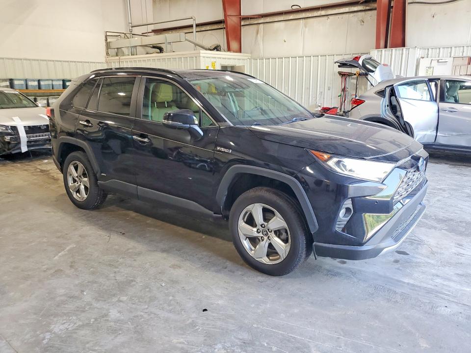 Photo 4 from auction – 2020 TOYOTA RAV4 with VIN 4T3DWRFV2LU008401