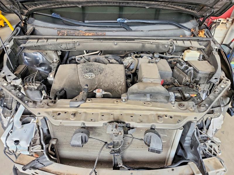 Photo 11 from auction – 2018 TOYOTA HIGHLANDER with VIN 5TDYZRFH5JS270253