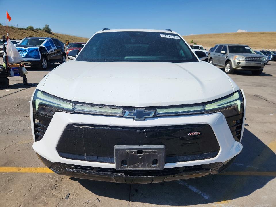 Photo 5 from auction – 2024 CHEVROLET BLAZER with VIN 3GNKDCRJ3RS196703