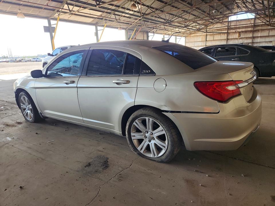 Photo 2 from auction – 2013 CHRYSLER 200 with VIN 1C3CCBABXDN735999