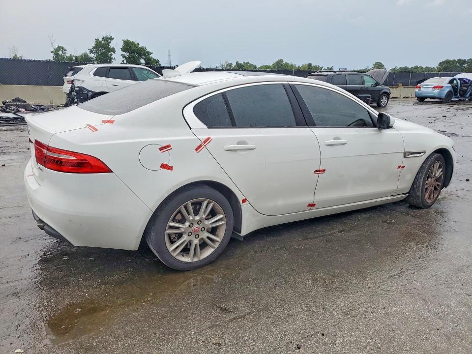 صورة رقم 3 من المزاد - 2018 JAGUAR XE مع VIN SAJAD4FX9JCP38157
