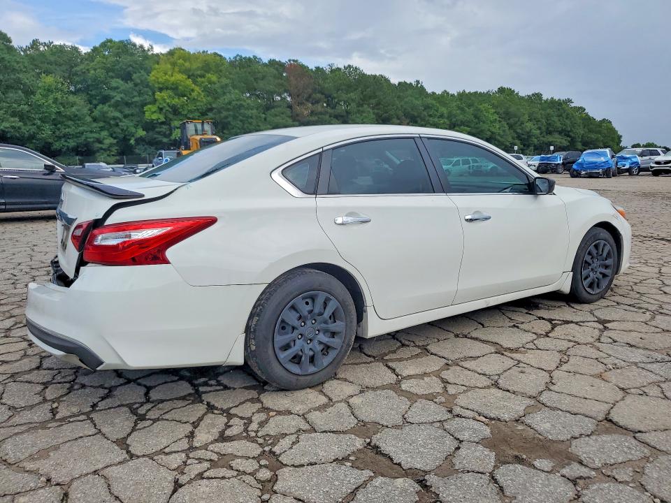 Photo 3 from auction – 2017 NISSAN ALTIMA with VIN 1N4AL3AP3HN336481
