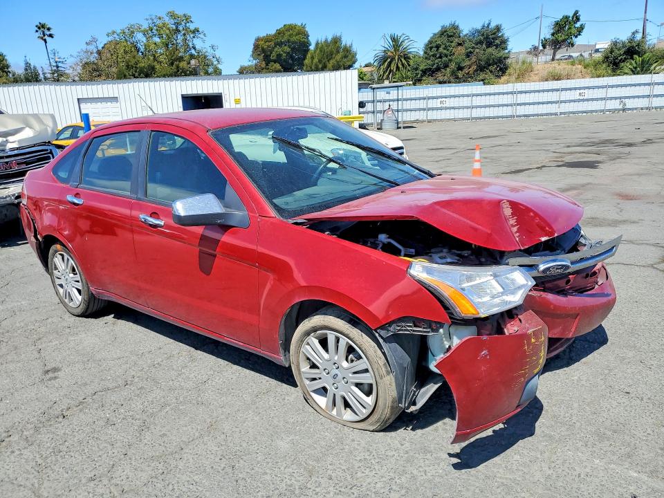 Foto 4 de la subasta – 2011 FORD FOCUS con VIN 1FAHP3HN1BW167618