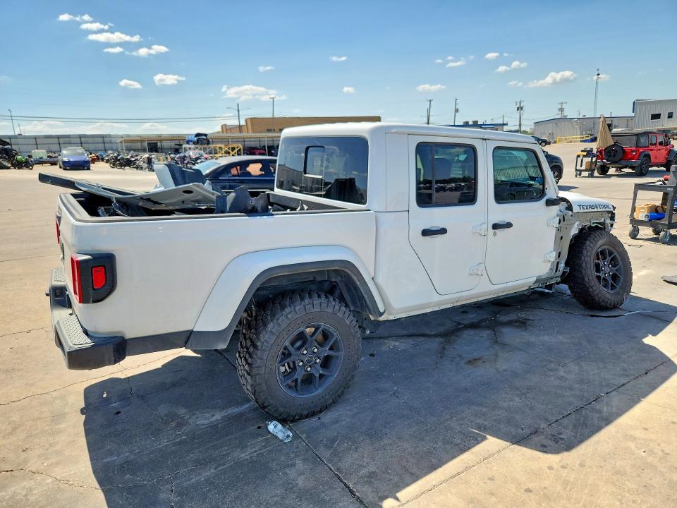 Photo 3 from auction – 2024 JEEP GLADIATOR with VIN 1C6HJTAG7RL133967