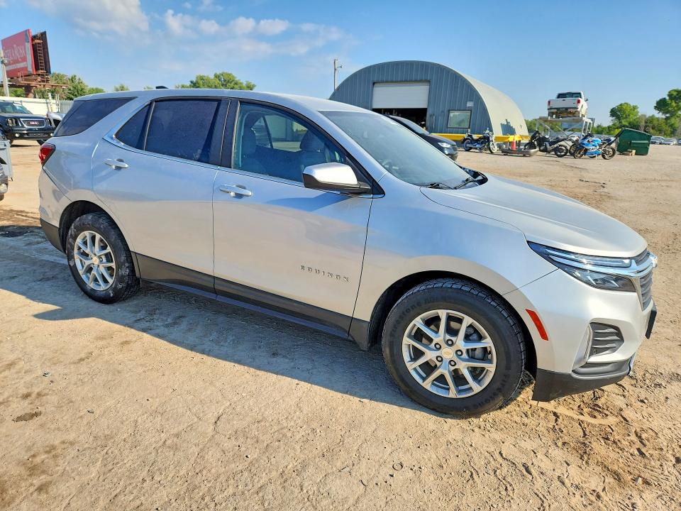 Photo 4 from auction – 2022 CHEVROLET EQUINOX with VIN 3GNAXTEV1NL134667