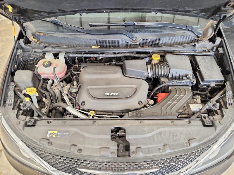 Photo 12 from auction – 2017 CHRYSLER PACIFICA with VIN 2C4RC1BG1HR553644