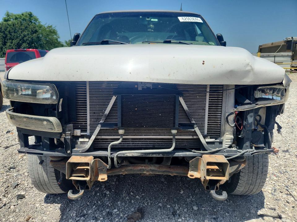 Photo 5 from auction – 2002 CHEVROLET SILVERADO with VIN 1GCHK23112F104011