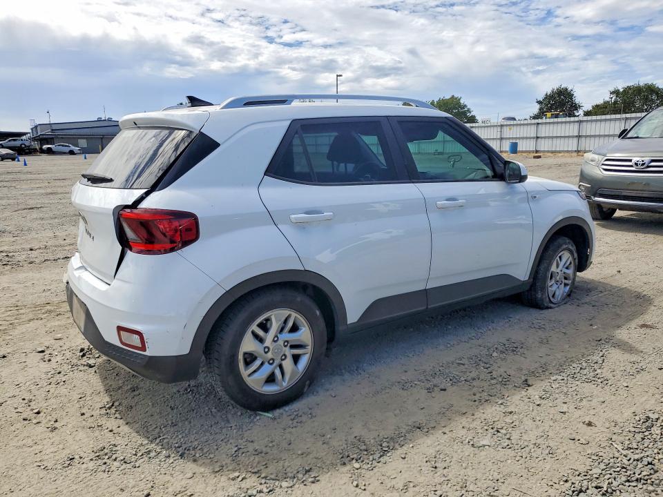 Photo 3 from auction – 2020 HYUNDAI VENUE with VIN KMHRC8A35LU017746