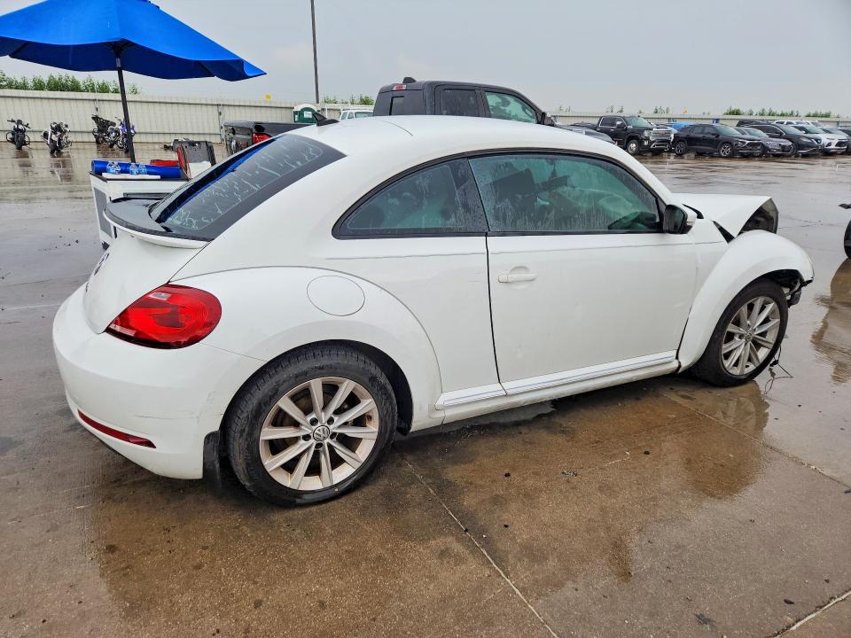 Photo 3 from auction – 2017 VOLKSWAGEN BEETLE with VIN 3VWJ17AT5HM607861
