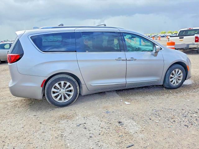 Photo 3 from auction – 2019 CHRYSLER PACIFICA with VIN 2C4RC1BG5KR650773