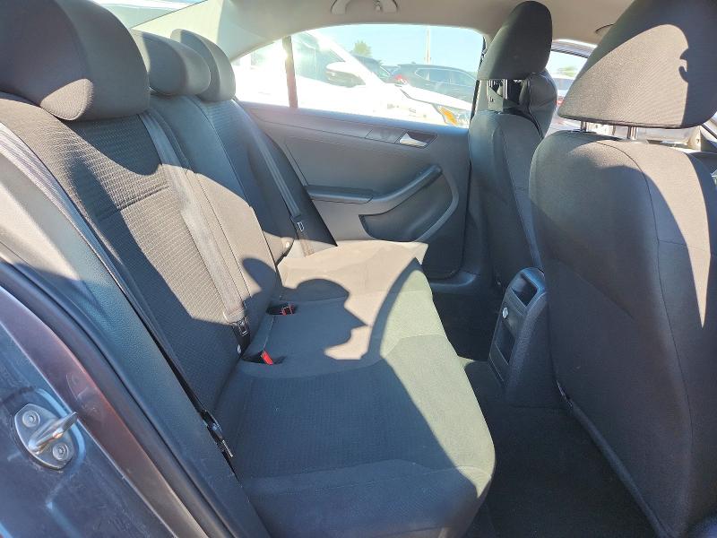 Photo 10 from auction – 2015 VOLKSWAGEN JETTA with VIN 3VW2K7AJ8FM259793