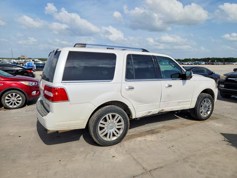 Photo 3 from auction – 2011 LINCOLN NAVIGATOR with VIN 5LMJJ2H55BEJ01384