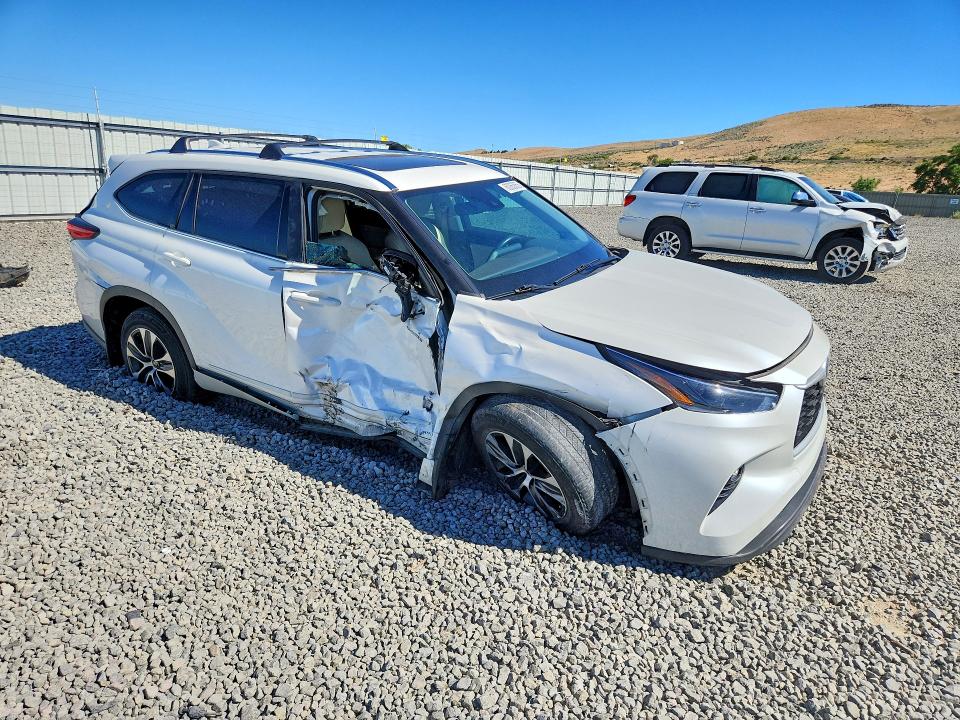 Photo 4 from auction – 2021 TOYOTA HIGHLANDER with VIN 5TDHBRCH5MS050849